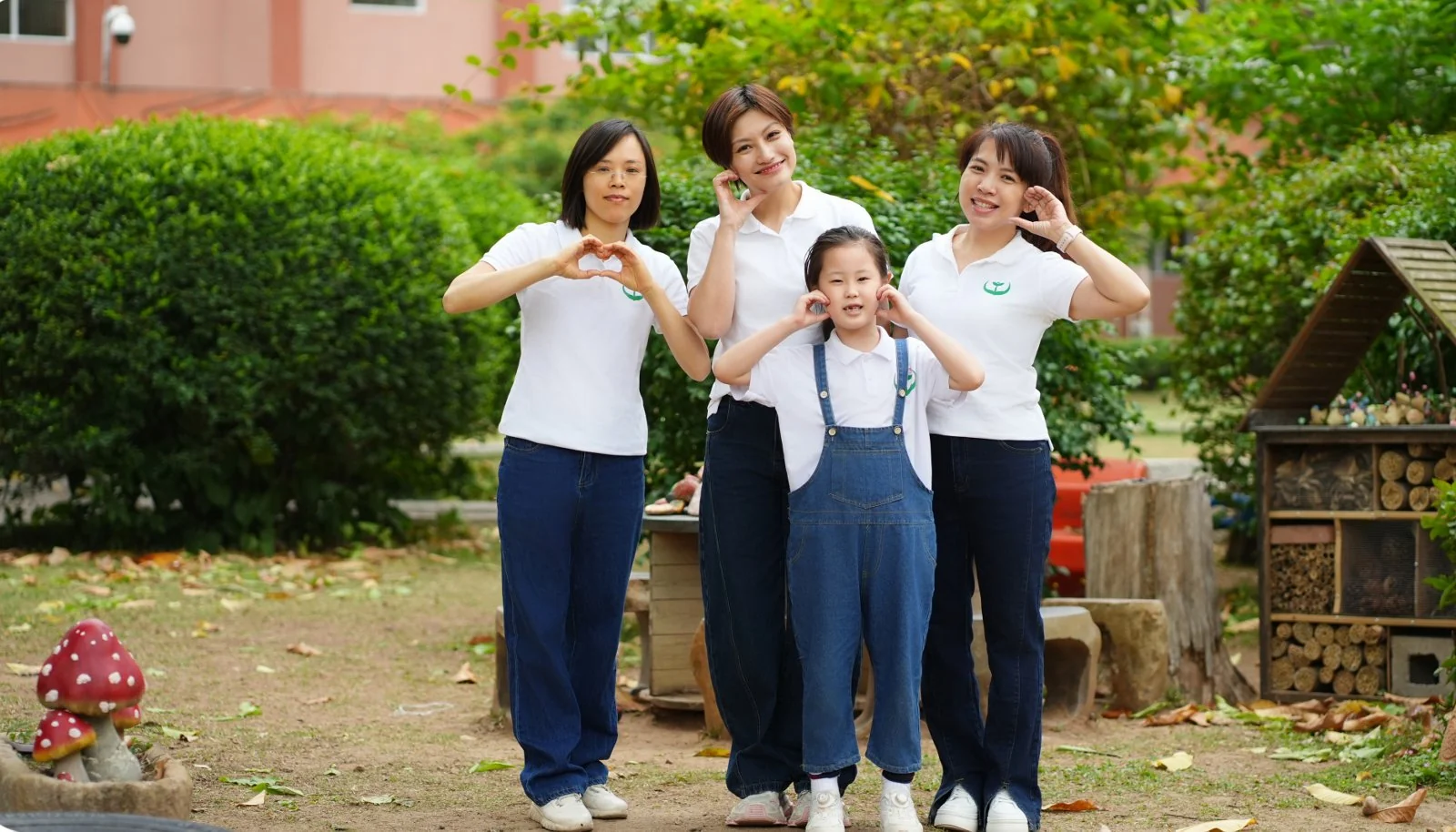 广东省育才幼儿院一院2025届大二班毕业季班级摄影